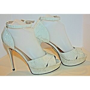 Madonna truth or dare Women's 8.5 Birch Color Luned heels - New in Box